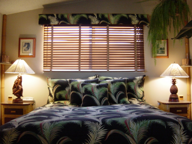 Master Bedroom/ Hawaiian Girl and Pineapple Lamps